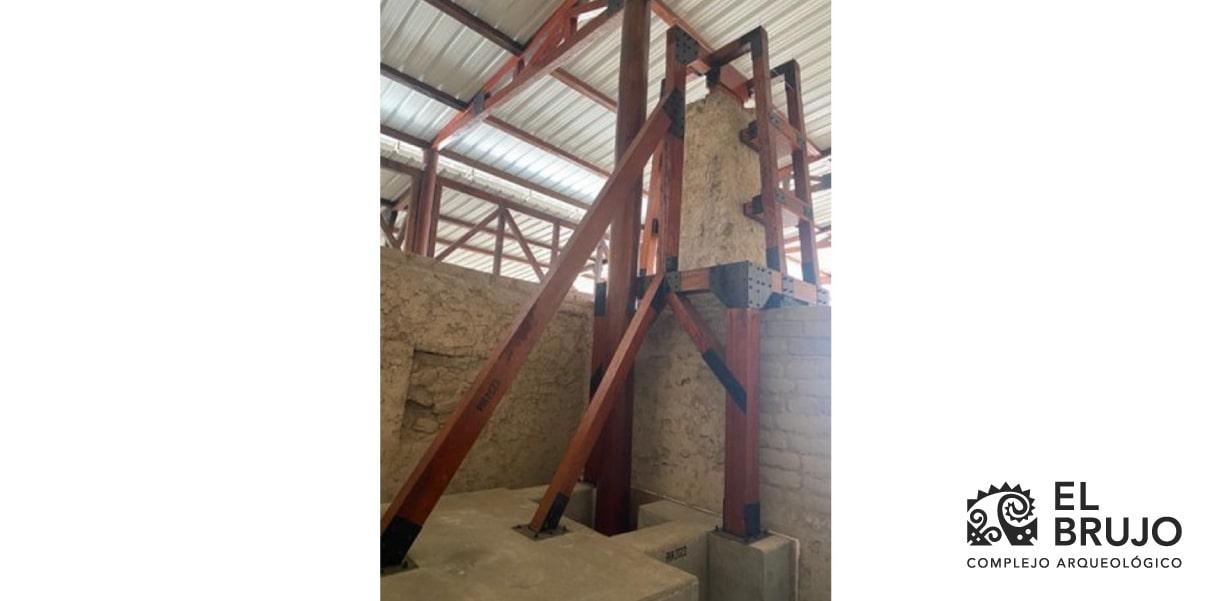 estructura-de-soporte-de-madera-anclajes-de-acero-y-base-de-concreto-instalada